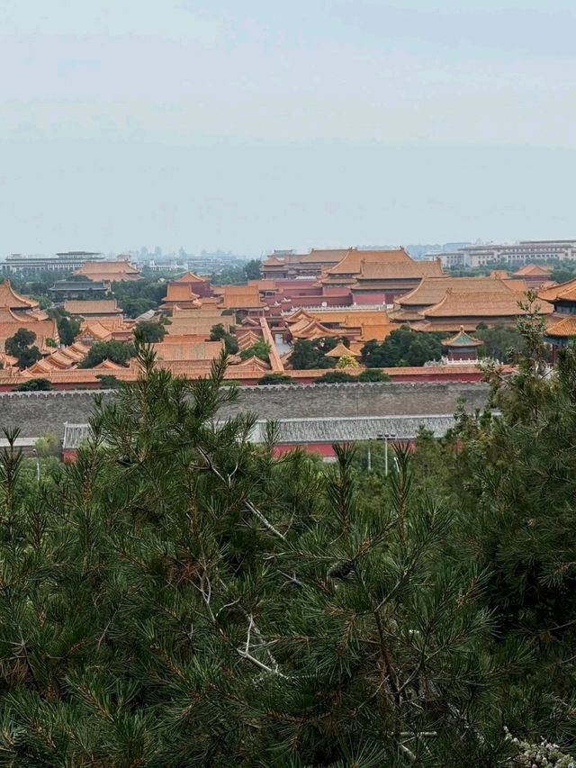 Chill Walks and Epic Views at Jingshan Park