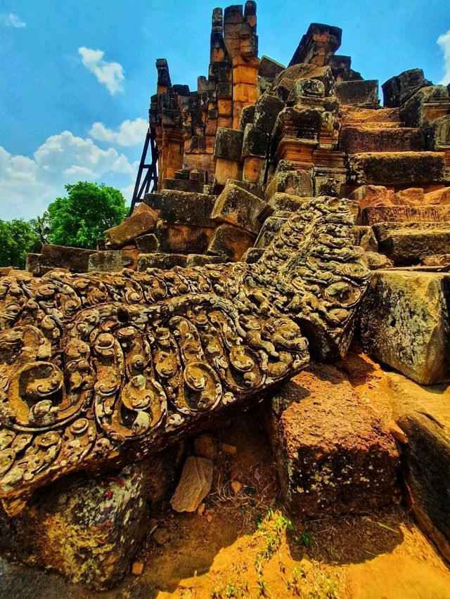 Wat Ek Phnom: A Crumbling Masterpiece of Khmer Glory 🇰🇭