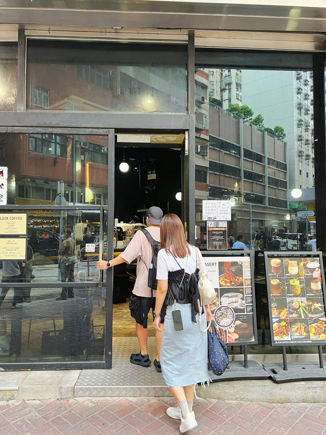 旺角人氣純黑型格咖啡店
