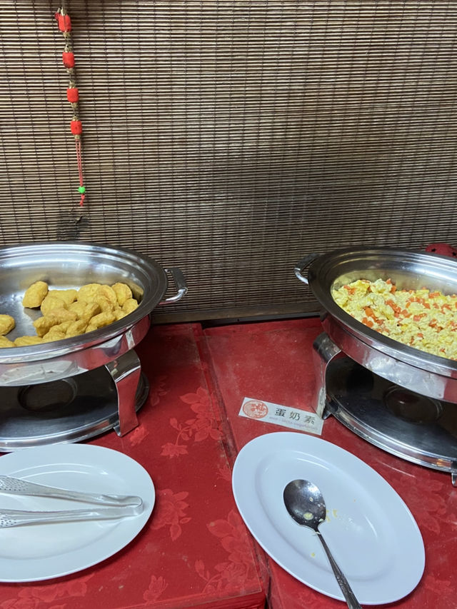 📍 《墾丁青年活動中心：紅磚與海風的閩南古鎮時光》  