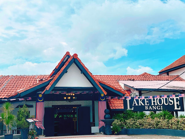 Weekend Escape at Lake House Bangi