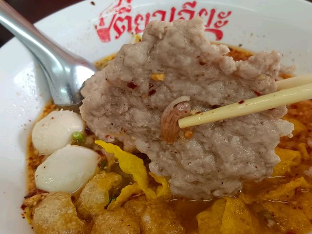 ร้านเตี๋ยวเอียะ ก๋วยเตี๋ยวต้มยำ หมูบะช่อ
