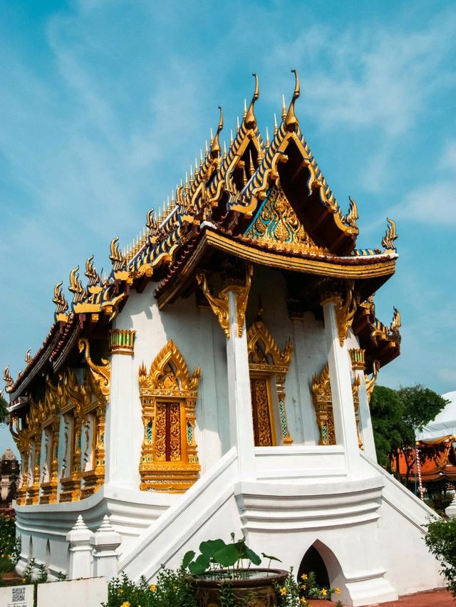 HOLIDAY IN BANGKOK