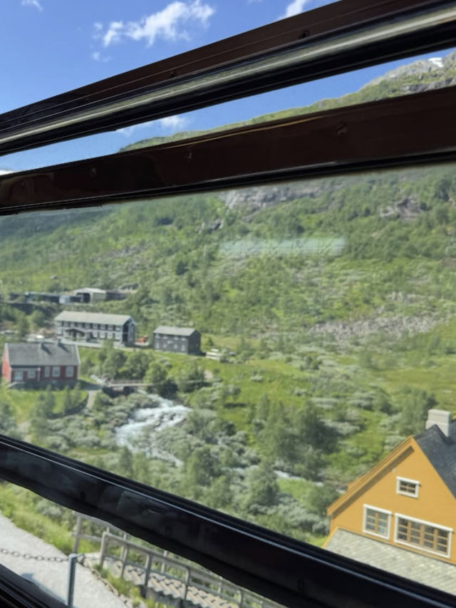 【世界一美しい鉄道旅】フロム鉄道で絶景を駆け抜ける感動体験🚂🏞️