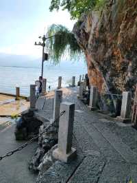 Island Stroll: Embracing the Beauty of Erhai Lake