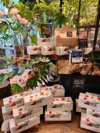 【南青山🇯🇵日本】緑に囲まれたお花屋さんのカフェ🌷