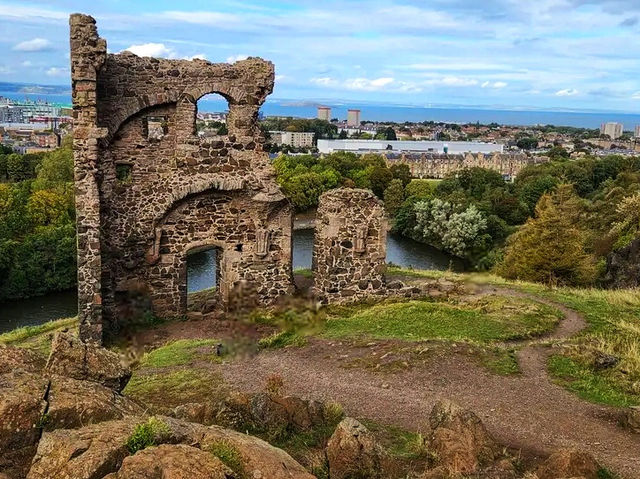 ⛰️ Hike to the Top of Arthur’s Seat 🌿  ⛰️ Hike to the Top of Arthur’s Seat 🌿