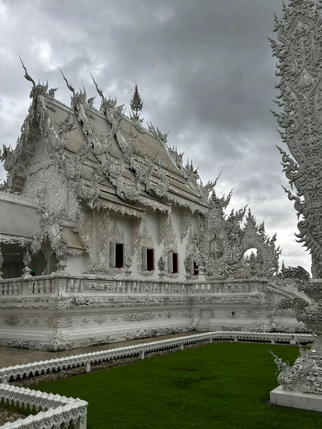 White Temple 🏛️