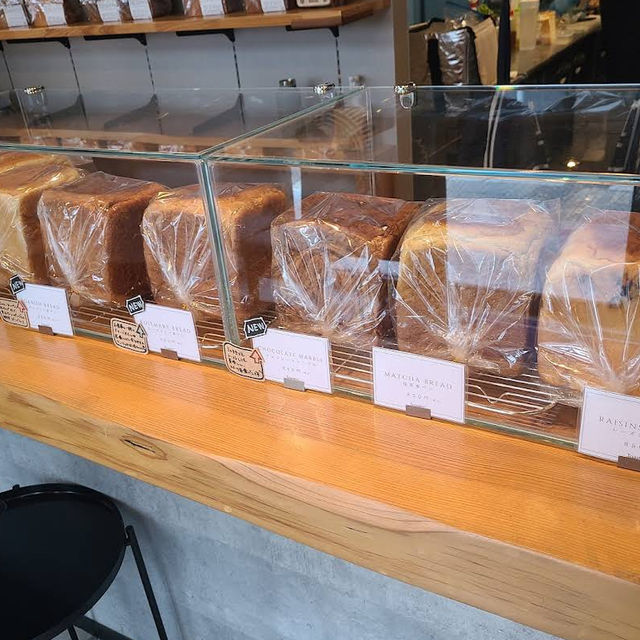 【横浜/馬車道🇯🇵】高級食パン専門店のパンを味わい尽くす🍞 Toaster! 【横浜/馬車道🇯🇵】高級食パン専門店のパンを味わい尽くす🍞 Toaster!