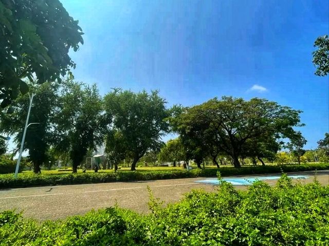 🌴Urban Serenity by the Sea – Explore Hulhumalé Central Park, Maldives