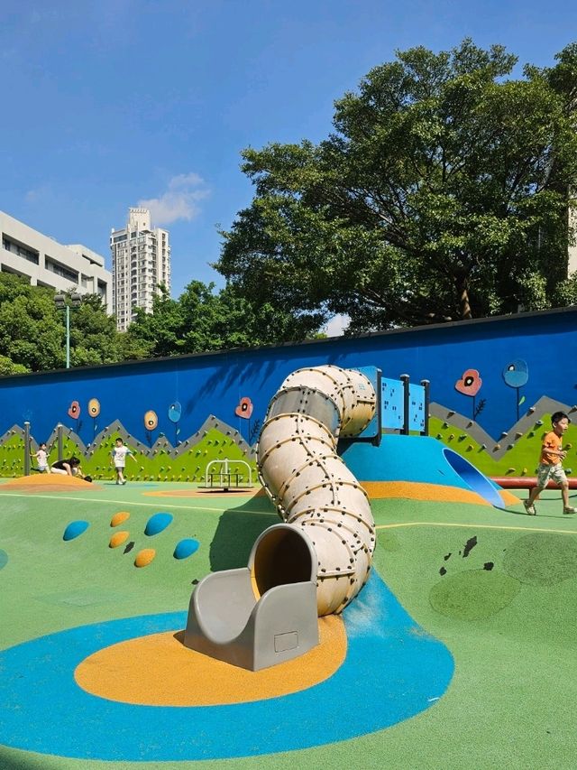 旺角市中心超長型公園任跑唔嬲