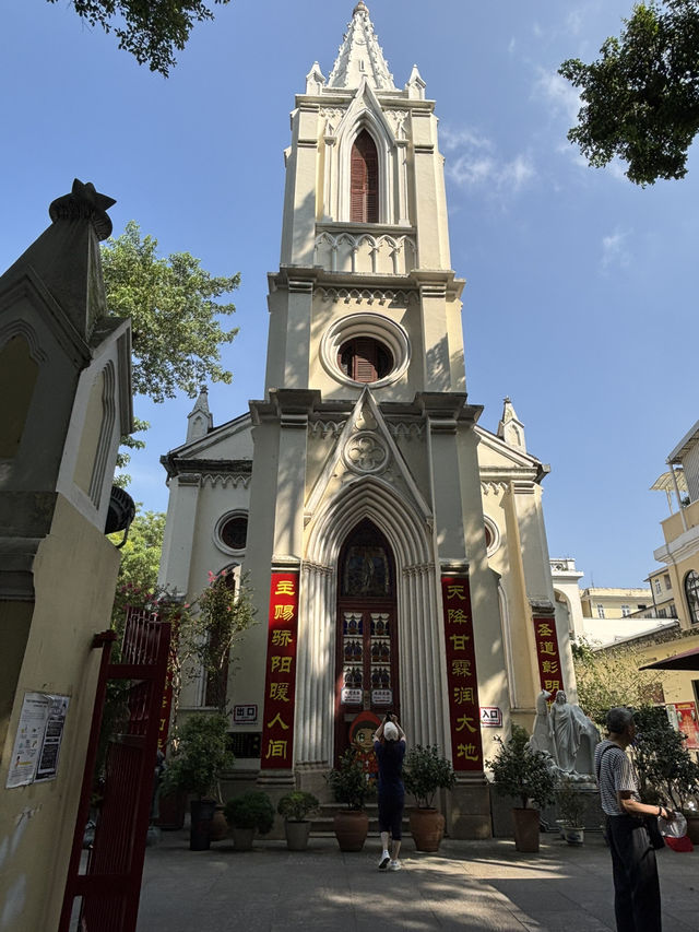 Quiet Corners of Shamian Island — Where Time Slows Down Quiet Corners of Shamian Island — Where Time Slows Down