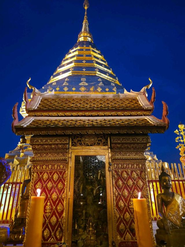 พามาชมวัดพระธาตุดอยสุเทพ ยามเย็นกันค่ะ 🙏🙏🙏 พามาชมวัดพระธาตุดอยสุเทพ ยามเย็นกันค่ะ 🙏🙏🙏