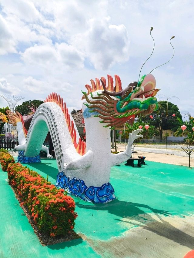 Discover Melaka Sunny Statues Temple Beauty🌸