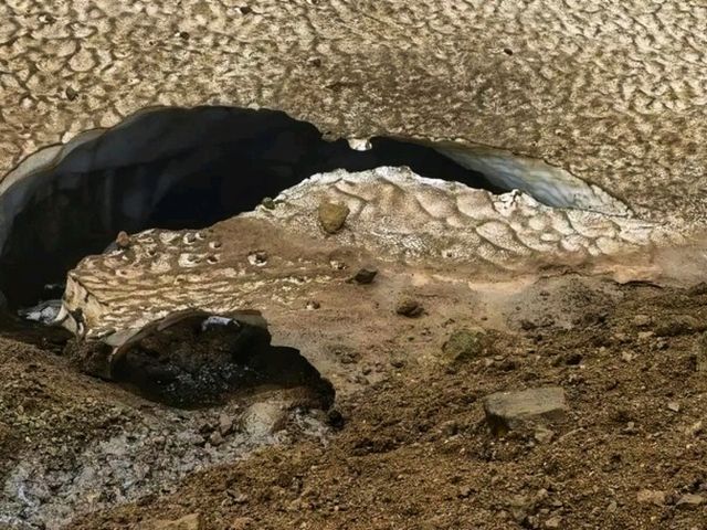 🌋💧 Hveravellir – Iceland’s Untamed Geothermal Wonderland 🌋💧 Hveravellir – Iceland’s Untamed Geothermal Wonderland