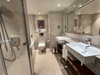 🏨✨ Elegant Comfort in Central London at London Marriott Hotel Kensington 📍