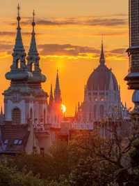 BUDAPEST NIGHTSCAPE, HUNGARY – THE CITY OF GOLDEN LIGHTS