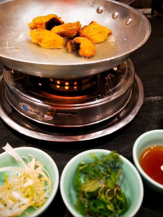 舌尖上的河內記憶:品味米其林必比登推薦 — Chả Cá Thăng Long 舌尖上的河內記憶:品味米其林必比登推薦 — Chả Cá Thăng Long