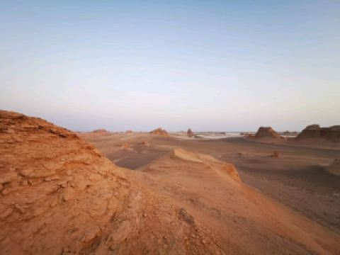 Lut Desert – heat and endless horizons