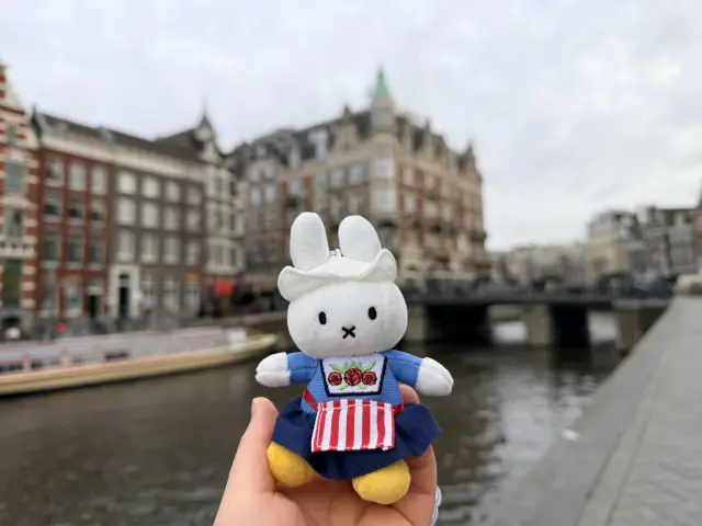 Blue Boat Amsterdam 運河遊船：輕鬆遊覽阿姆斯特丹水上風情 🚤🌷