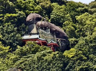 差點爬到「與神同行」！挑戰神倉神社 538 級極限石級。
