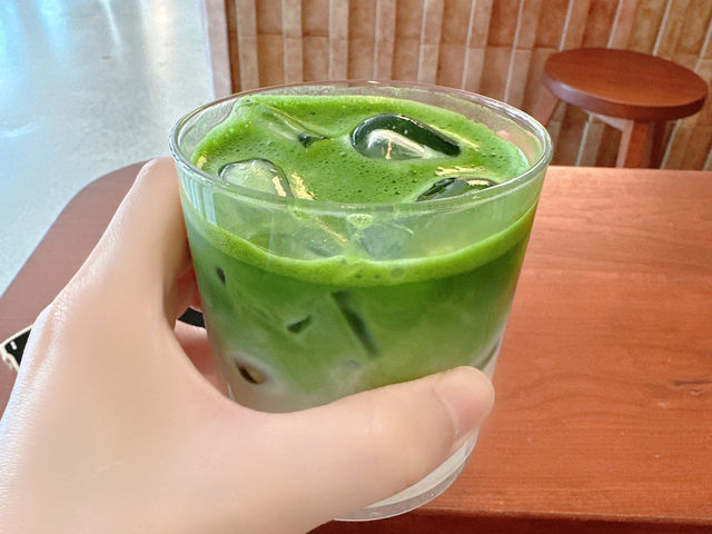Vancouver에서 나름 유명한 핫한 카페 Slo coffee”