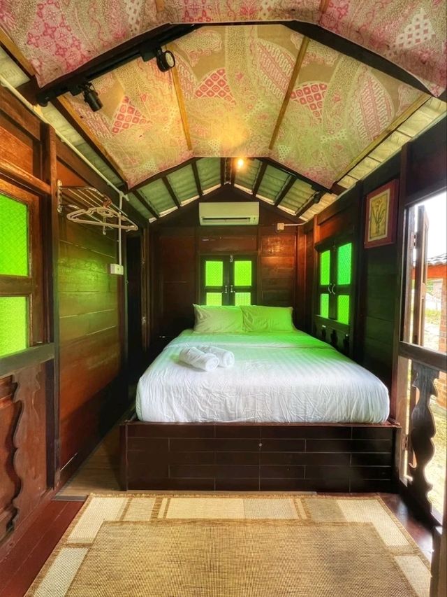 “Cenang Hill Beachfront: Cozy Beachside Glamping with Laid‑Back Charm”