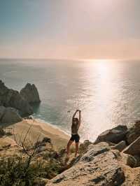Wanna hike to the edge of the Earth…WITH DOGS? You can in Cabo 🐾🌊🔥