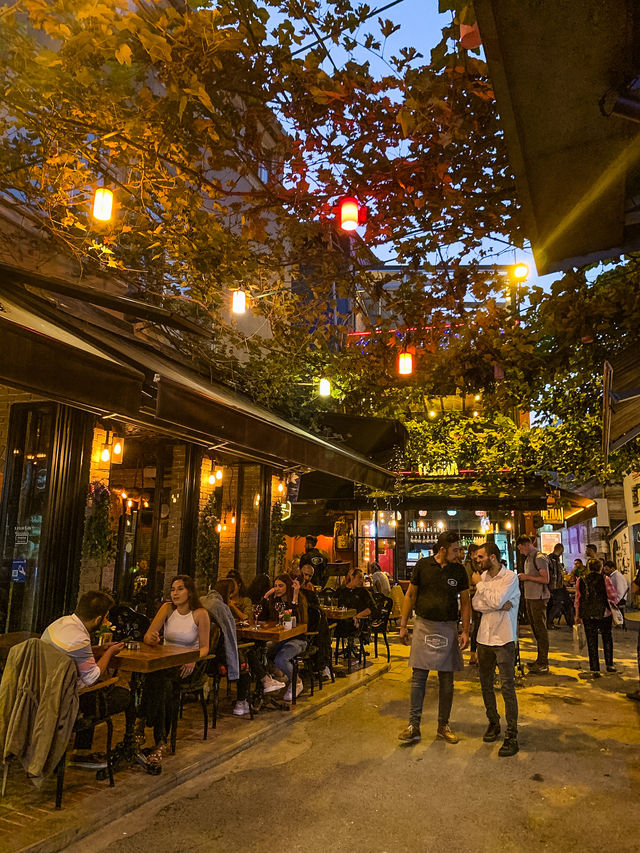 Karaköy: Istanbul’s coolest district 🌃