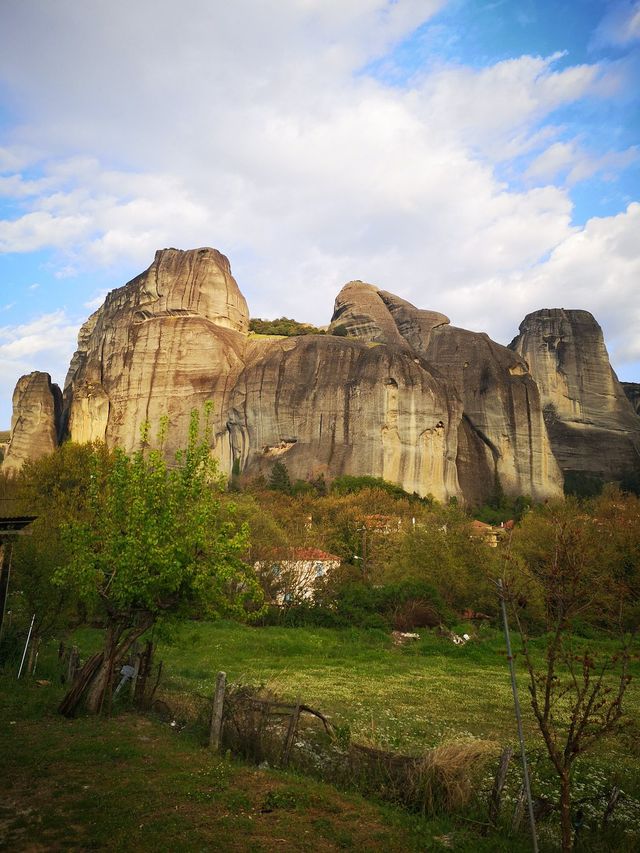 Mystical Escape to the Enchanting Meteora 🏰🌄