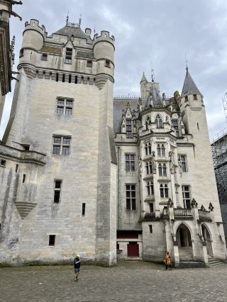 巴黎近郊城堡之旅：皮耶楓城堡