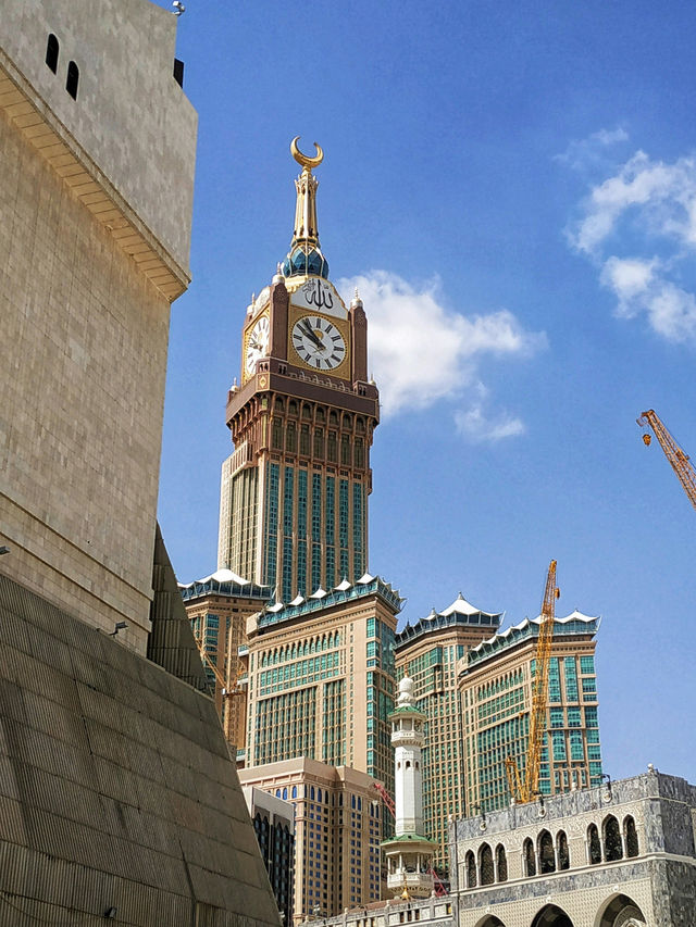 Makkah’s Sacred Serenity at Night 🌙