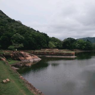 Walking around Kaludiya Pokuna 🇱🇰