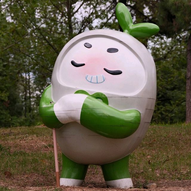 Family-Friendly Statues on Wanliuzhou Island 🏞️🗿👨‍👩‍👧‍👦