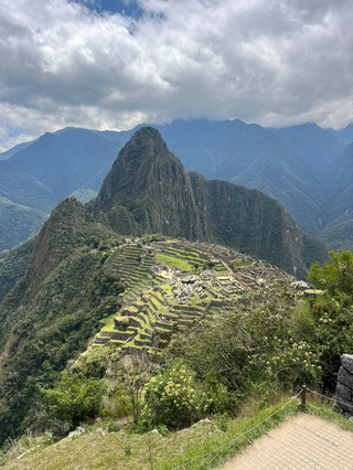 
English
Machu Picchu: A Sanctuary Above the Clouds
To me, Machu Picchu is far more than just a famous historical site or a item to tick off a bucket list—it is one of those rare places on Earth that leaves you entirely speechless. Perched high among the mystical peaks of the Andes, this ancient Inca citadel holds an energy and magic that photos simply cannot capture. Walking through its stone terraces and watching the morning mist slowly lift over the ruins is an experience that stays with you forever.
Why do I recommend visiting?
 A Masterpiece of Nature and Engineering: It is awe-inspiring to witness how the Incas built a harmonious, perfectly engineered city in such rugged terrain without modern technology.
 An Unmatched Atmosphere: The profound sense of peace and mystery you feel while standing among the mountains offers a complete reset from everyday life.
 A Life-Changing Journey: Whether you arrive by a scenic train ride through the Sacred Valley or hike the iconic Inca Trail, the journey itself is just as magical as the destination.
Machu Picchu teaches us reverence for history, nature, and human resilience. If you are looking for a journey that will inspire you and create a memory of a lifetime, this is a place you simply have to see for yourself.

Hrvatski/ Ceoatian
Machu Picchu: Mjesto iznad oblaka koje morate doživjeti
Machu Picchu za mene nije samo povijesni lokalitet ili stavka na listi želja – to je jedno od onih rijetkih mjesta na svijetu koja vas u potpunosti ostave bez daha. Smješten visoko među mističnim vrhovima Anda, ovaj drevni grad Inka nosi energiju i čaroliju koju je nemoguće prenijeti samo fotografijama. Prošetati njegovim kamenim terasama i promatrati kako se jutarnja magla polako diže iznad ruševina iskustvo je koje se urezuje u pamćenje za cijeli život.
Zašto predlažem da ga posjetite?
 Nevjerojatan spoj prirode i ljudskog genija: Fascinantno je vidjeti kako su Inke sagradile savršen grad na tako nepristupačnom terenu, bez suvremene tehnologije.
 Jedinstvena energija: Osjećaj mira i mistike dok stojite među planinama pruža potpunu odsutnost od svakodnevnog stresa.
 Putovanje koje vas mijenja: Bilo da stignete vlakom kroz slikovitu dolinu ili pješke poznatim Inka Trailom, sama avantura dolaska jednako je čarobna kao i odredište.
Machu Picchu vas uči poštovanju prema povijesti, prirodi i ljudskoj snazi. Ako tražite putovanje koje će vas nadahnuti i pružiti vam uspomenu za cijeli život, ovo je mjesto koje jednostavno morate posjetiti.
