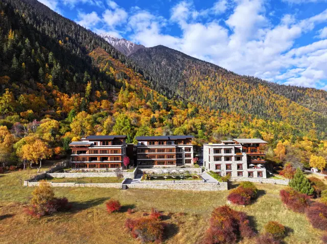Songzan Namjagbarwa Mountain Residence - Overlooking Namjagbarwa Peak