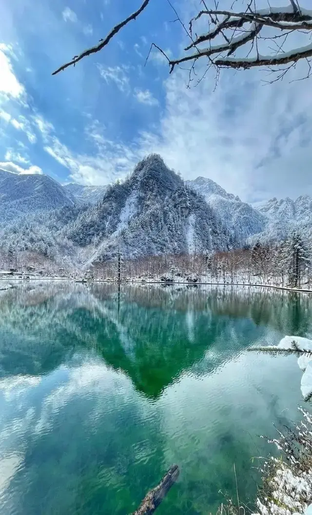 Winter Limited: Encounter the beautiful ice waterfall and winter snow in Guan'e Gorge