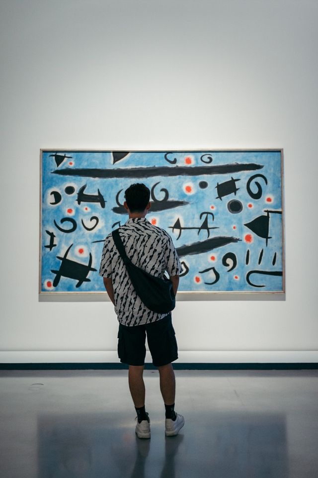 一直很喜歡西岸美術館的感覺，不管是館內的展還是沿著江邊的風景，都可以讓我在這裡放鬆一下午