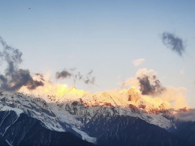 看日照金山，飛來寺or霧濃頂？