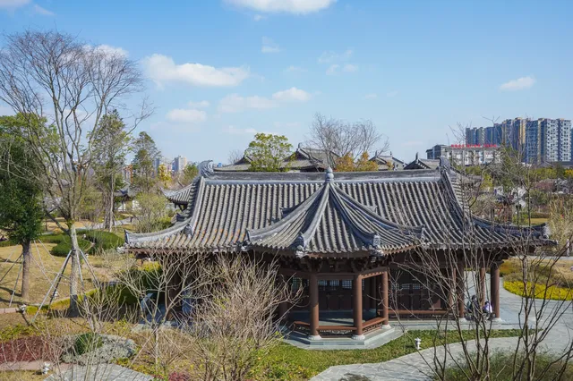 蜀園是一座獨具特色的川劇主題公園，地鐵直達