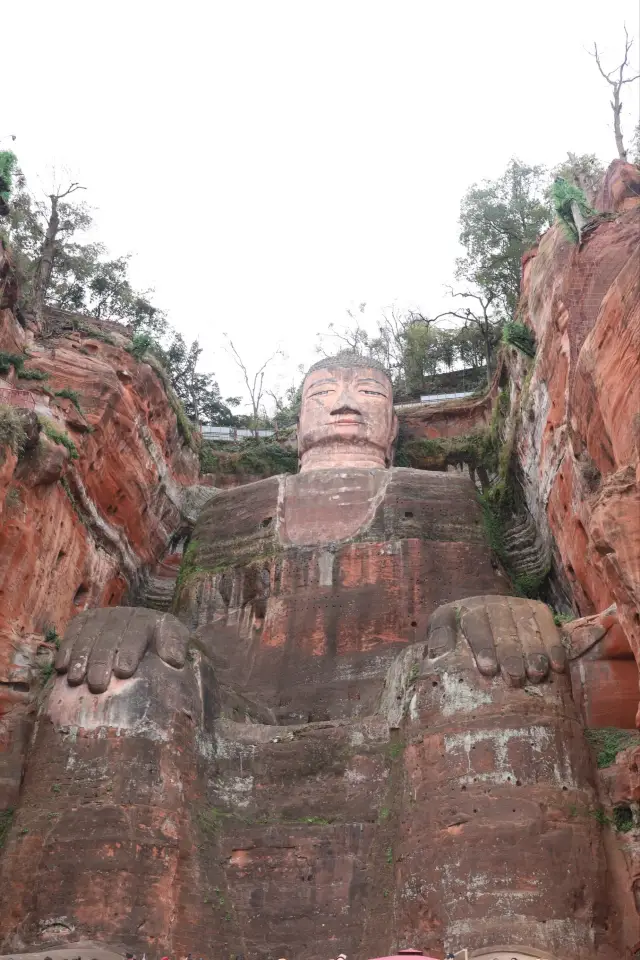 The Leshan Giant Buddha is truly a sight to behold, convincing one person after another!!!