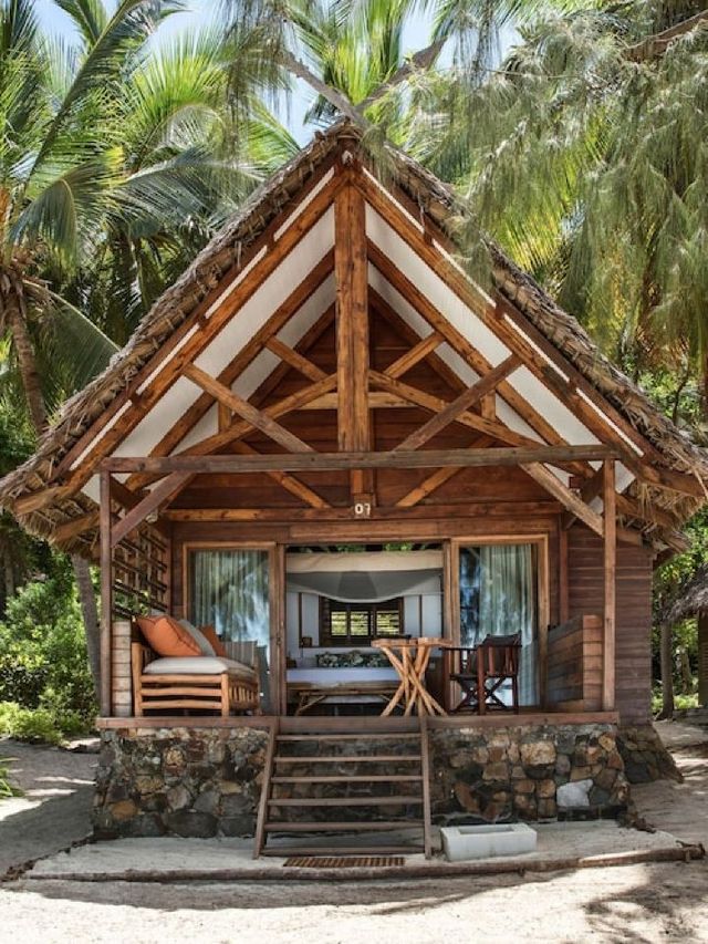 🌴✨ Madagascar Marvels: Tsarabanjina's Top Stays! 🏝️🛌