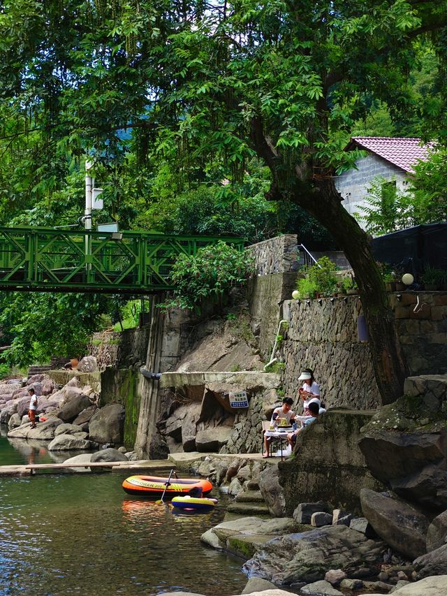 夏天就是要泡在水里安吉山步石溯溪 夏天就是要泡在水里安吉山步石溯溪