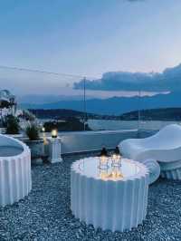 🌟 Dali's Chic Retreat: Art, Music & Views 🎨🎵🏞️