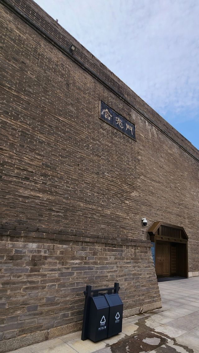 跟住悟空遊古蹟~西安城牆含光門。