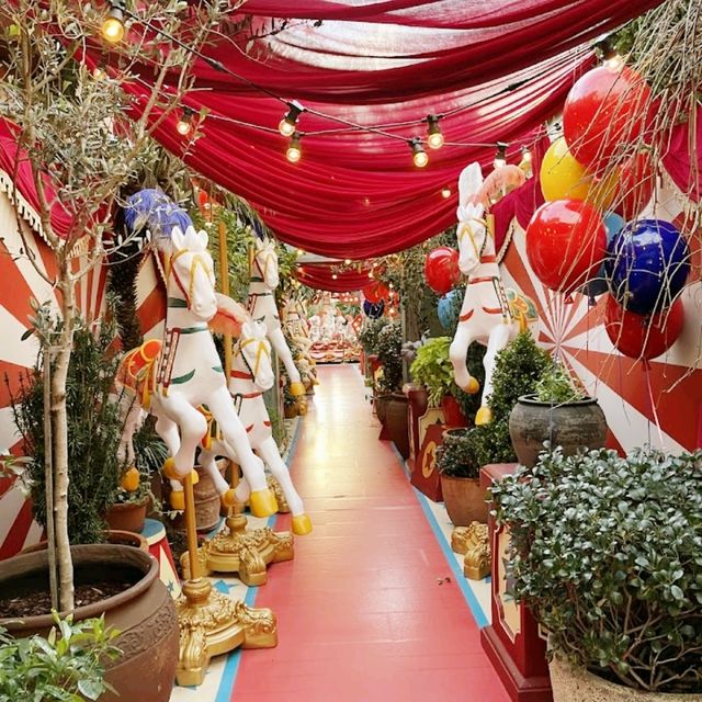 Themed cafe