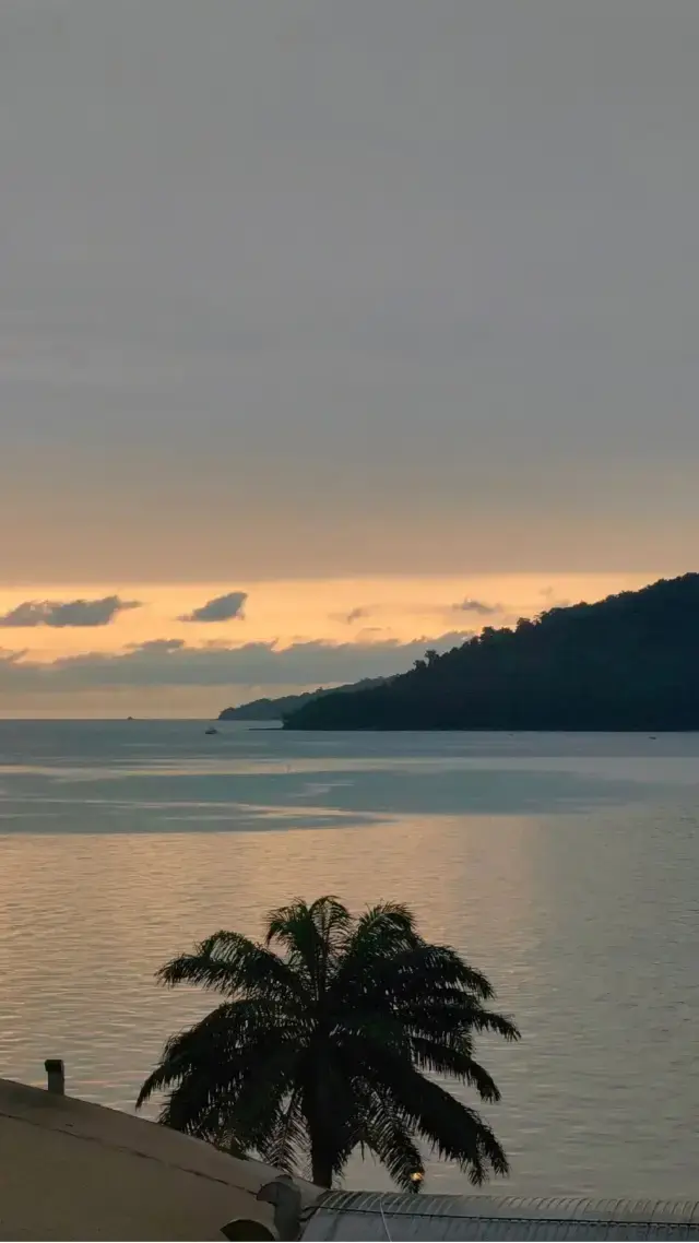 "Kota Kinabalu Beach: A Great Place to Enjoy Water Activities".