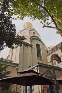 教堂改建的咖啡書店有點酷。