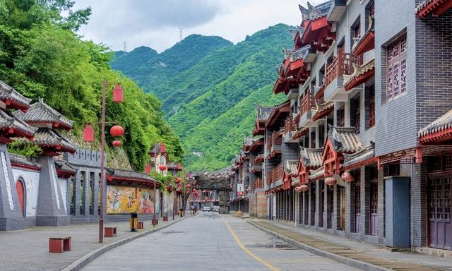 穿越千年時光，情醉漢中石門棧道