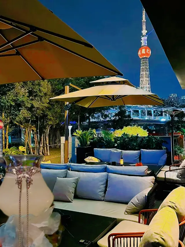 ไนท์ไลฟ์สีสันสดใส